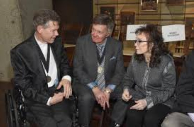 Elizabeth Hatcher Travis: Everything You Should Know About the Family Life of Randy Travis